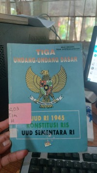 Tiga Undang Undang Dasar